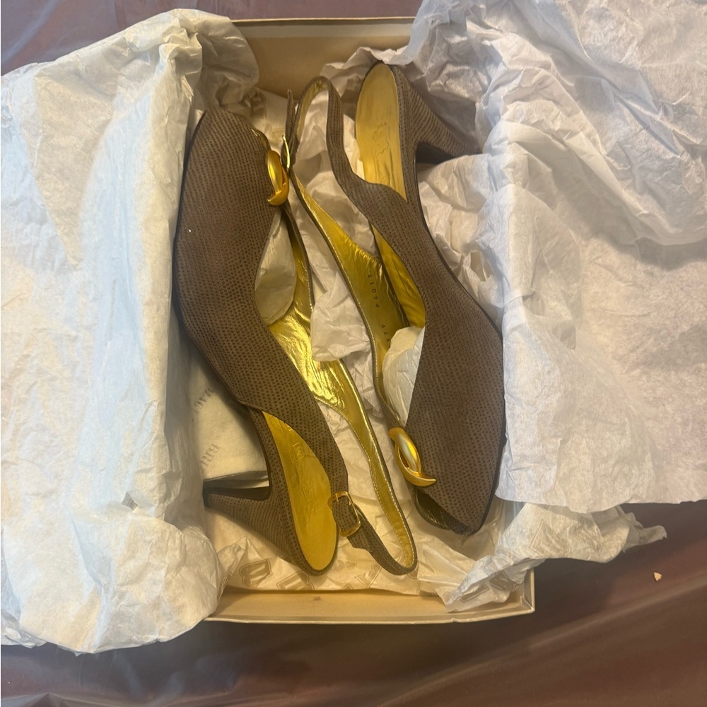 Bruno Magli Lily Taupe Slingback Peep-Toe Heels with Gold Accent Size 8 AA $245 - Picture 3 of 16